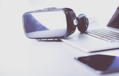 Bilgisayarlı sanal gerçeklik gözlükleri. İş. 3D teknoloji