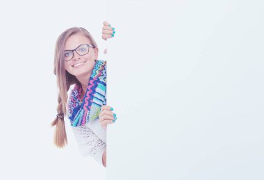 Güzel öğrenci kadın boş tahtada işaret. Öğrenci.