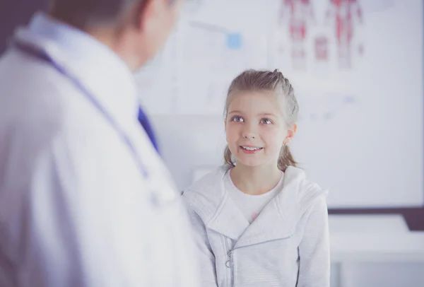Portrait of a cute little girl and her doctor at hospital — Stock Photo, Image