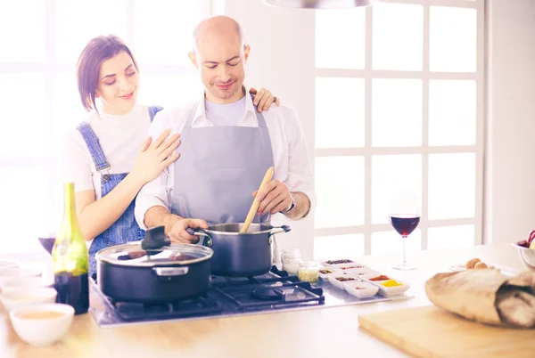 Couple cooking together in the kitchen at home — Stock Photo, Image