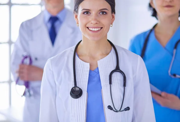 Group of doctors and nurses standing in a hospital room — Stock Photo, Image