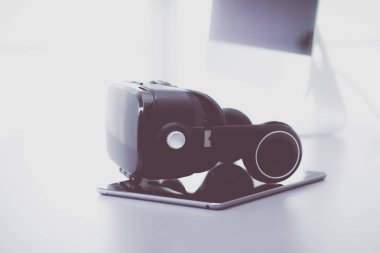 Bilgisayarlı sanal gerçeklik gözlükleri. İş. 3D teknoloji