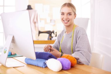 kadın tasarımcı atölye laptop arıyorum