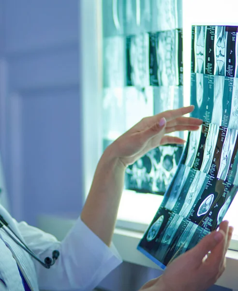 Group of doctors examining x-rays in a clinic, thinking of a diagnosis — Stock Photo, Image