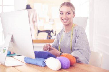 kadın tasarımcı atölye laptop arıyorum