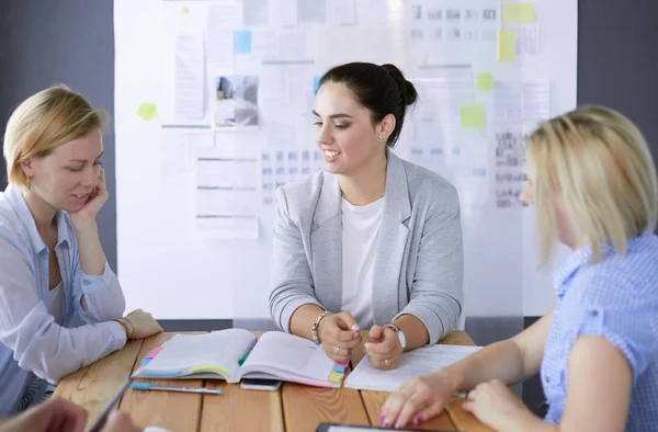 Young people studying with books on desk. Beautiful women and men working together. — Stock Photo, Image