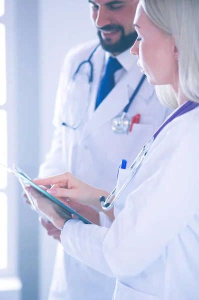 Two doctors holding a folder and talking about patient — Stock Photo, Image