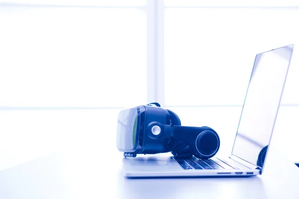 Virtual reality goggles on desk with laptop. business. 3d technology — Stock Photo, Image