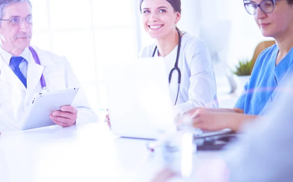 Serious medical team discussing patients case in a bright office — Stock Photo, Image