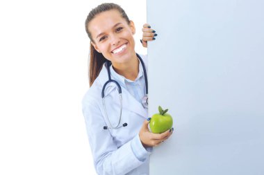 Elmalı ve boş pankartıyla gülümseyen doktor. Kadın doktorlar.