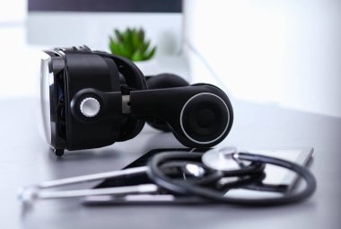 Bilgisayarlı sanal gerçeklik gözlükleri. İş. 3D teknoloji