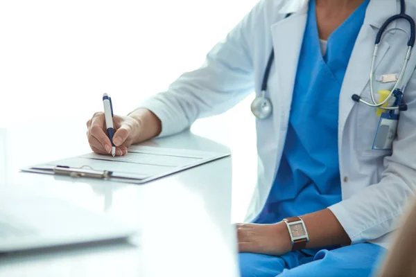 Doctor and patient couple are discussing something,sitting on the desk. — Stock Photo, Image