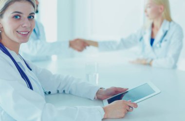 İstişare klinikte sahip hekimlerin