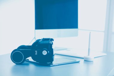 Bilgisayarlı sanal gerçeklik gözlükleri. İş. 3D teknoloji