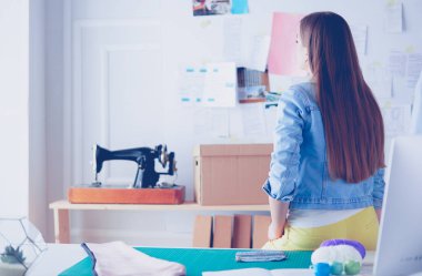 Kadın tasarımcı Mimarlar projede çalışan Office