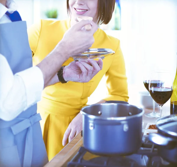 Couple cooking together in the kitchen at hom — Stock Photo, Image