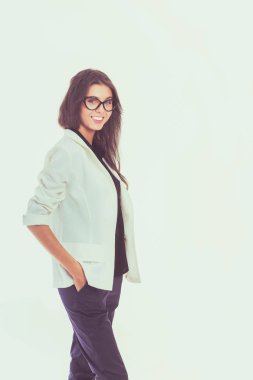 Duran, beyaz arka plan üzerinde izole genç kadın. Genç kadın.