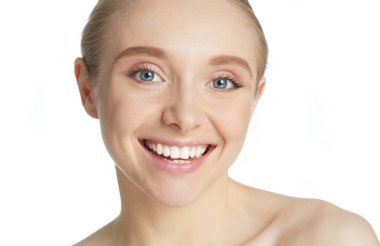 Yetişkin kadın portre, cilt bakım kavramı, güzel bir cilt ve eller