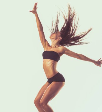 modern stil, şık ve genç dansçı poz