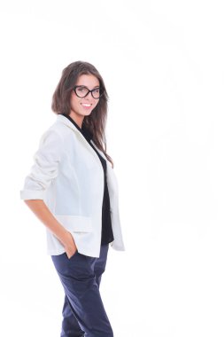 Duran, beyaz arka plan üzerinde izole genç kadın. Genç kadın.