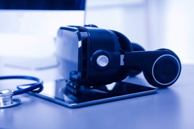 Bilgisayarlı sanal gerçeklik gözlükleri. İş. 3D teknoloji