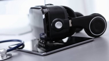 Bilgisayarlı sanal gerçeklik gözlükleri. İş. 3D teknoloji