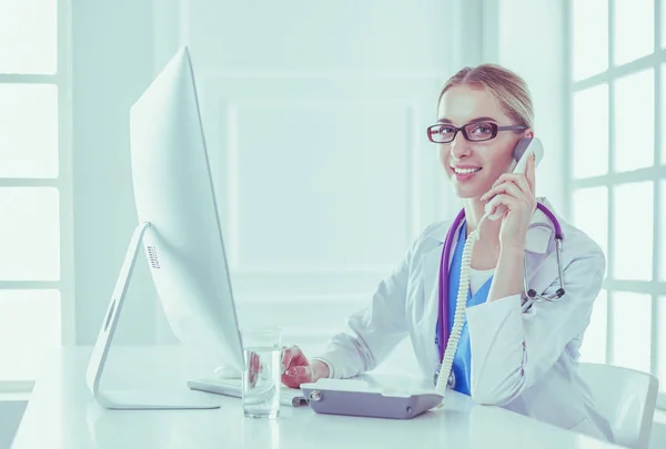 Female doctor having a phone call on medical office — Stock Photo, Image