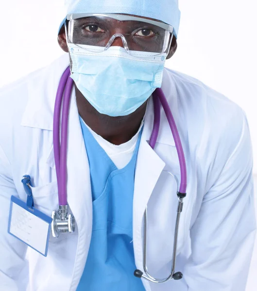 Dokter bedah pria berseragam kotak-kotak dengan stetoskop medis — Stok Foto