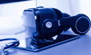 Bilgisayarlı sanal gerçeklik gözlükleri. İş. 3D teknoloji