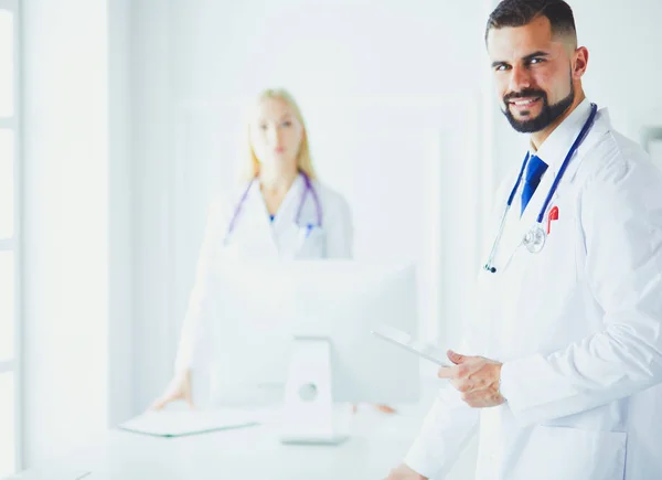 Grupo de médicos en una sala de consulta —  Fotos de Stock