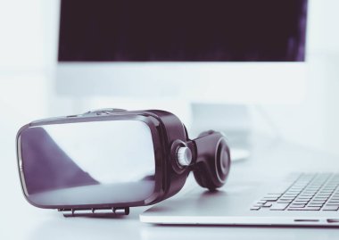 Bilgisayarlı sanal gerçeklik gözlükleri. İş. 3D teknoloji