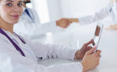 İstişare klinikte sahip hekimlerin