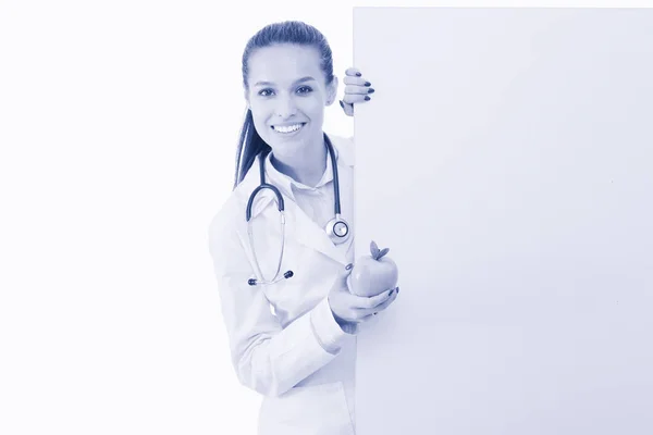 Médecin souriant avec pomme et bannière vierge. Femmes médecins — Photo