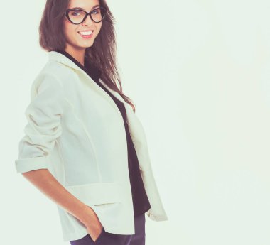 Duran, beyaz arka plan üzerinde izole genç kadın. Genç kadın.