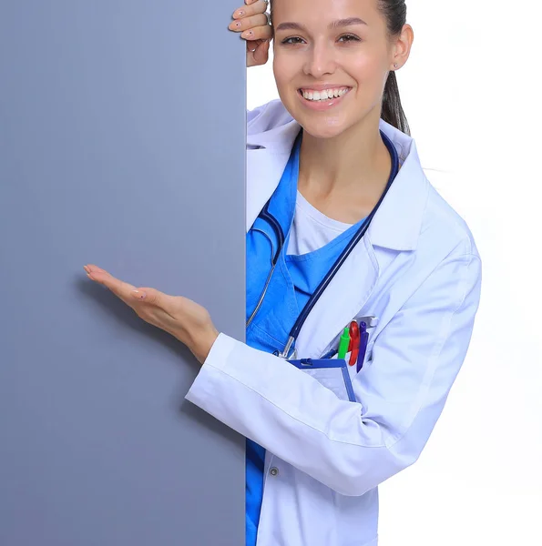 Una dottoressa con un cartellone bianco. Donna medico — Foto Stock