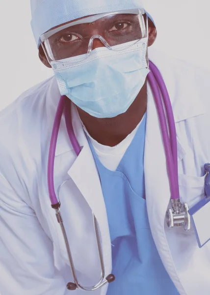 Mannelijke chirurg arts in scrubs uniform met medische stethoscoop — Stockfoto