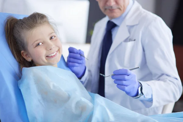 Little girl sitting in the dentists office — Stock Photo, Image