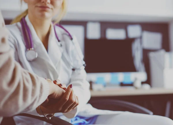 Doctor or nurse holding elderly ladys hands — Stock Photo, Image