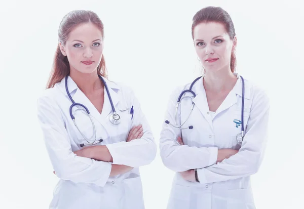 Deux jeunes femmes médecin, debout à l'hôpital. Deux jeunes femmes médecin — Photo