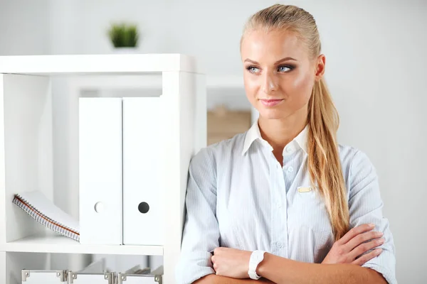 Modern business woman standing in the office — Stock Photo, Image