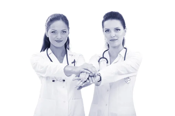 Due giovani dottoressa, in piedi in ospedale. Due giovani donne medico — Foto Stock