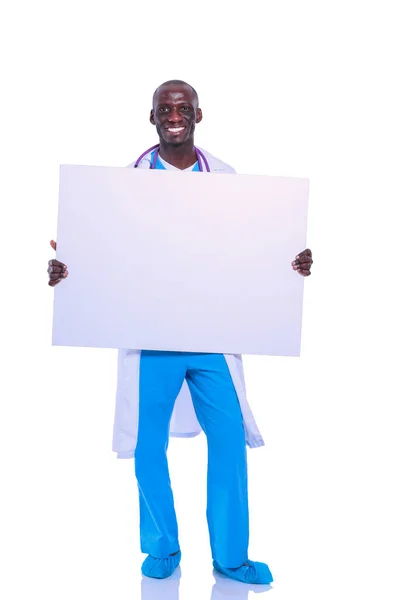 Férfi orvos üres plakáttal. Doktor úr! Hirdetőtábla — Stock Fotó