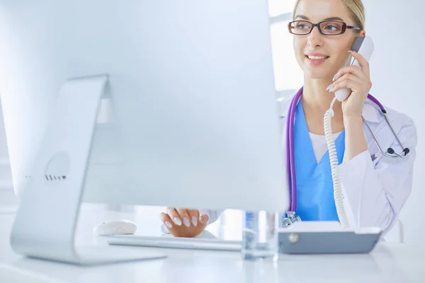 Portrait of female doctor using his mobile phone in the office — Stock Photo, Image