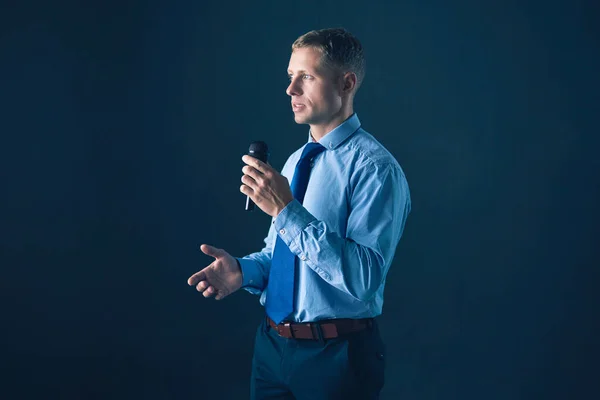 Businessman speech concept, talking with microphone in conference hall — Stock Photo, Image