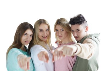 Gençler birlikte durduğunuzu işaret ediyor.