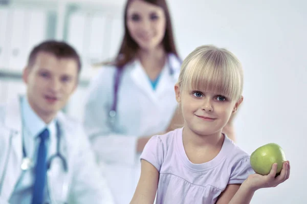 Female doctor examining child with stethoscope at surgery — Stock Photo, Image