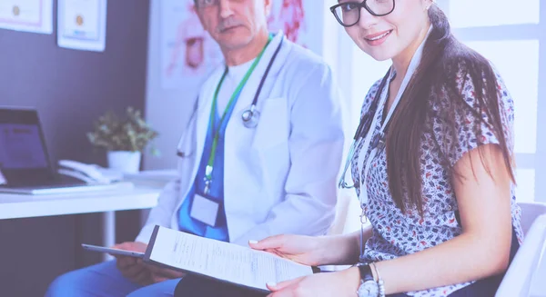 Two doctors speaking in a bright office — Stock Photo, Image