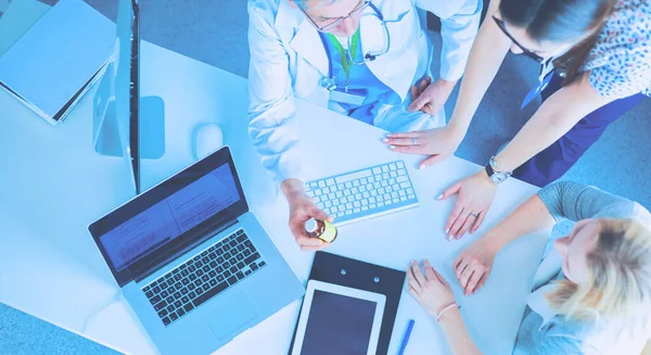 Doctor and patient discussing something while sitting at the table . Medicine and health care concept — Stock Photo, Image