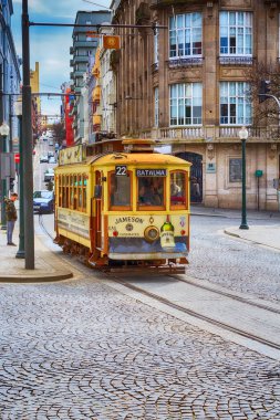 Porto, Portekiz sarı vintage tramvay