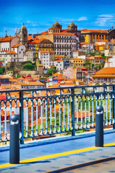 Porto, Portugal vue sur la vieille ville avec rivière Douro — Photo
